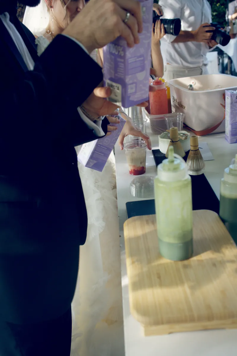 Live-Zubereitung von Matcha an der Femio Bar